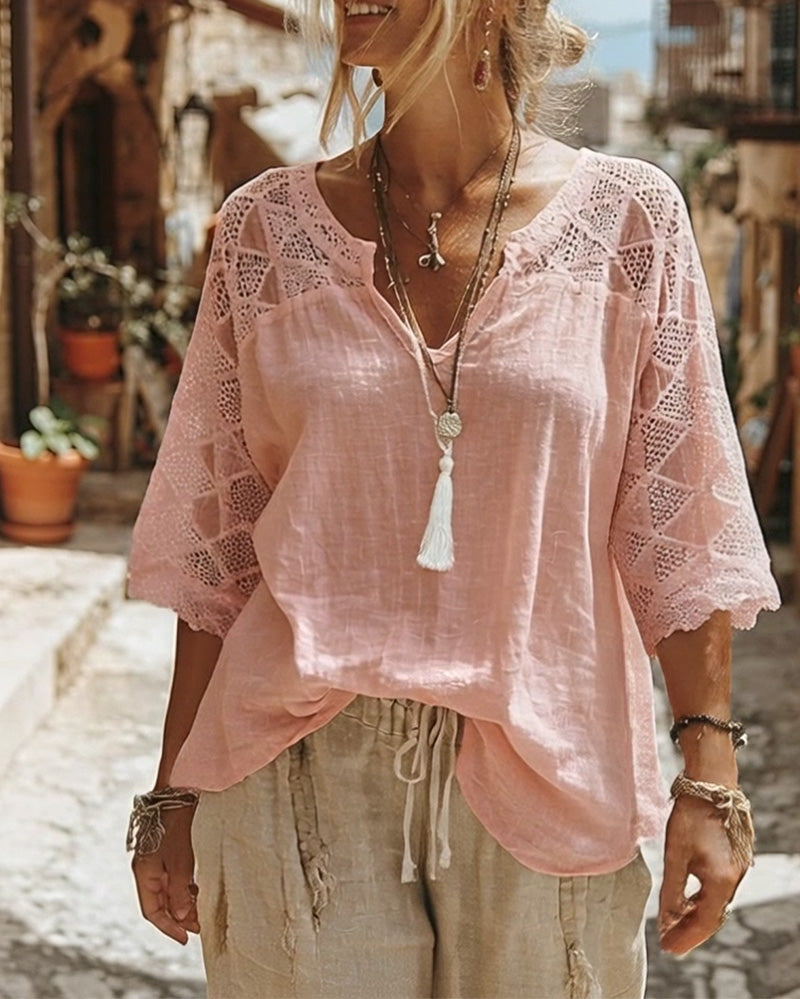 Cynthia | Blusa con Escote en V y Detalles de Encaje