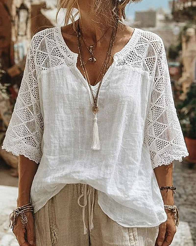 Cynthia | Blusa con Escote en V y Detalles de Encaje